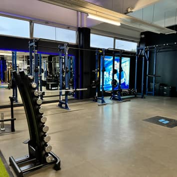 Offene Trainingsfläche für Mobility und Boxtraining Functional Area im Raum
