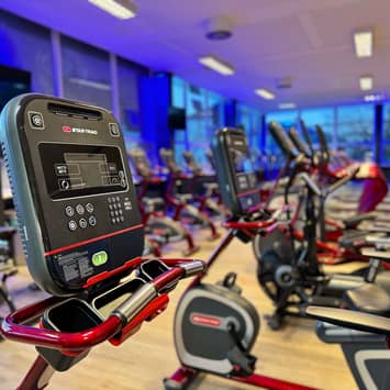 Detailansicht des Displays einer modernen Laufbandmaschine Laufband-Display aus der Nähe