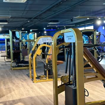 Stationäre Geräte für strukturiertes Krafttraining Stationäre Trainingsgeräte
