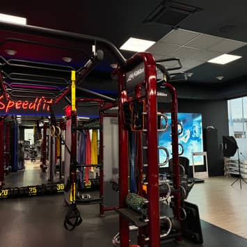 Bereich mit modernen Cardiogeräten Cardiogeräte im Studio