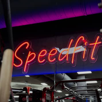Leuchtende Neonbeschriftung Speedfit Neon-Schild Speedfit
