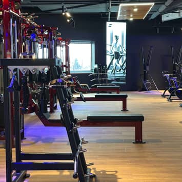 Kombinierter Bereich für Kraft- und Cardiotraining Kraft- und Cardiozone