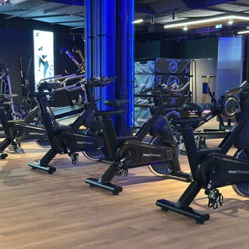 Moderner Cardio-Bereich für Ausdauertraining Cardiozone