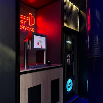 Selbstbedienungszone mit Getränkeservice Snackautomat im Studio