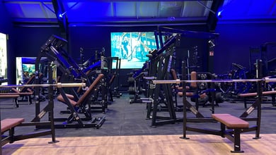Zentrale Trainingsfläche für Ganzkörpertraining Großer Trainingssaal