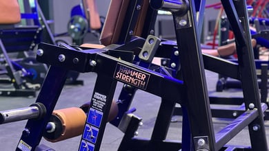 Gezieltes Beintraining an der Kraftmaschine Beinpresse im Studio