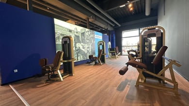 Krafttraining für Beine im spezialisierten Trainingsbereich Beintrainingsgeräte im Fitnessstudio