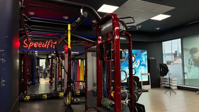 Bereich mit modernen Cardiogeräten Cardiogeräte im Studio