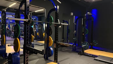 Freie Langhantelzone für schweres Training Power Racks im Raum