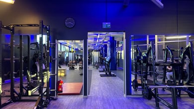 Übergang zwischen Cardio und Kraft Eingang zum Kraftbereich