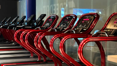 Gleichmäßige Laufzone für Intervalltraining Laufbandlinie im Studio