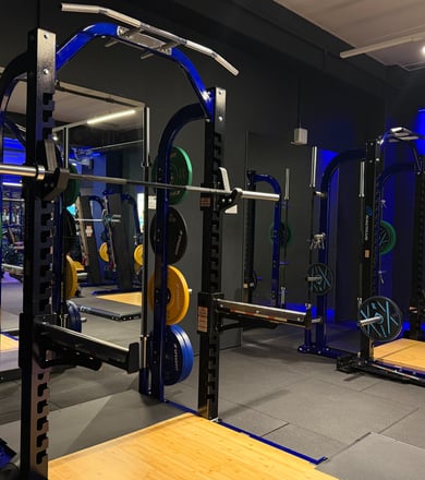 Power Racks im Raum
