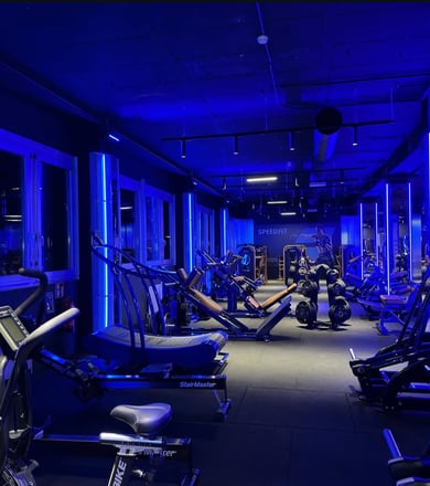 Beleuchteter Trainingsraum